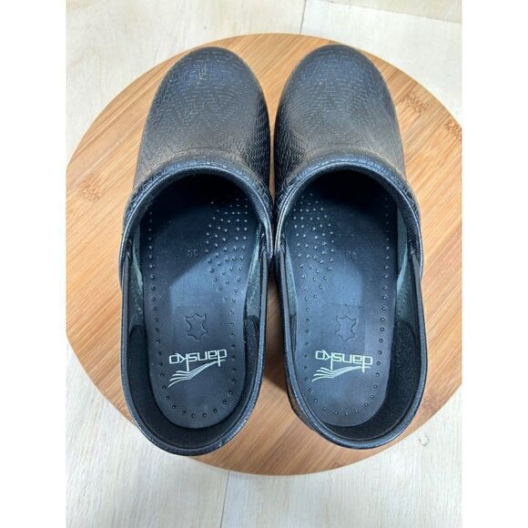 Dansko Black Embossed Black Tooled Leather Clogs Womens Size 38 US 7.5/8 - Picture 5 of 7